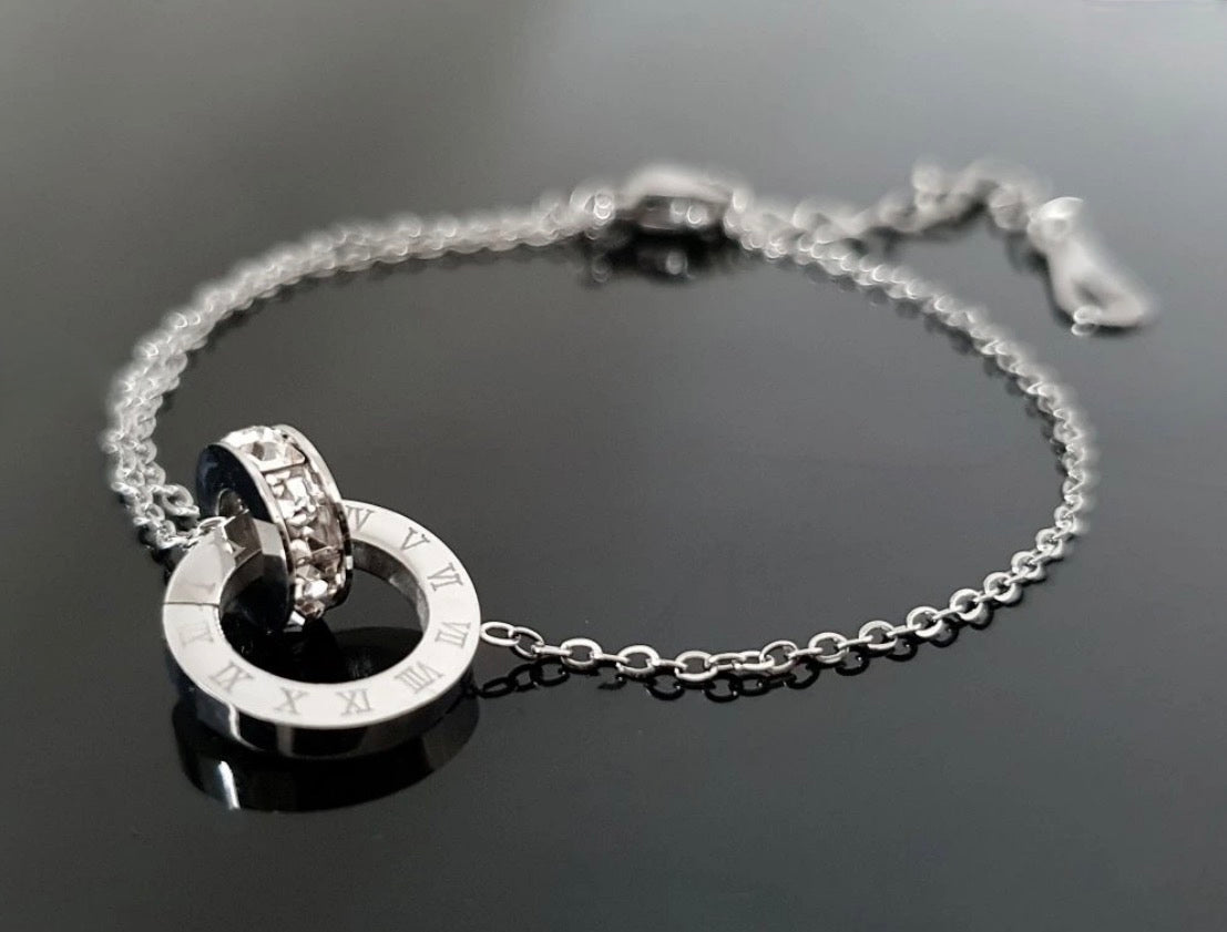 Interlocking Harmony Pendant Bracelet