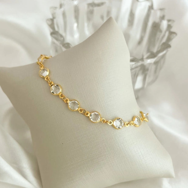 Sparkling Crystal Statement Ankle Bracelet – Adjustable Gold-Tone Everyday Jewelry