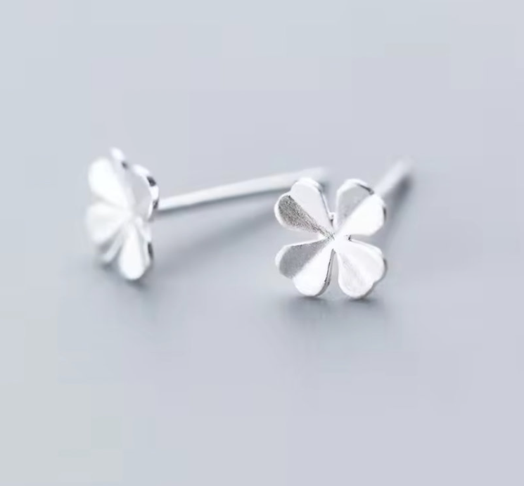 Four-Leaf Clover Silver Stud Earrings – Premium 925 Sterling Silver