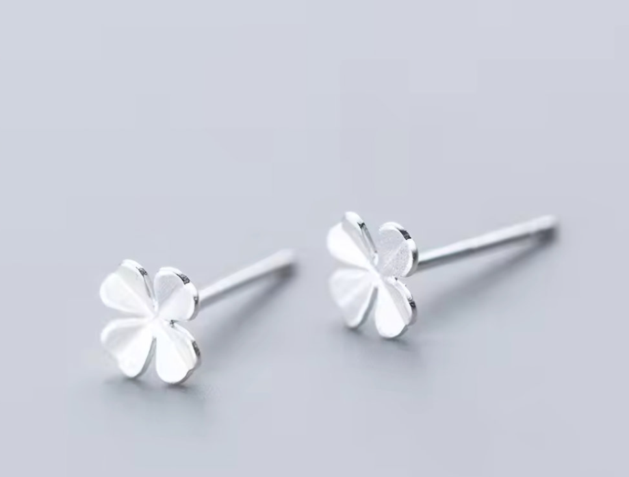 Four-Leaf Clover Silver Stud Earrings – Premium 925 Sterling Silver
