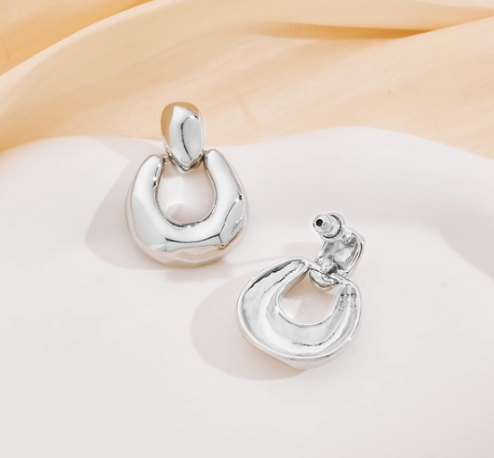 Chunky Silver Door Knocker Earrings – 80s Retro Statement Drop Hoops