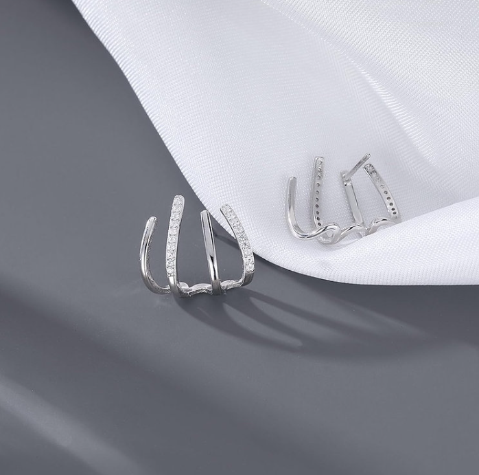 Modern Silver Claw Earrings with CZ – Minimalist 925 Sterling Silver