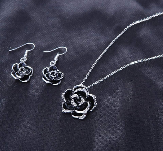 Fashion Flower Set: Necklace With Earrings
