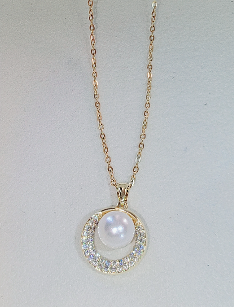Elegant 18-Inch Pearl & Crystal Pendant – 14K Gold Plated Necklace