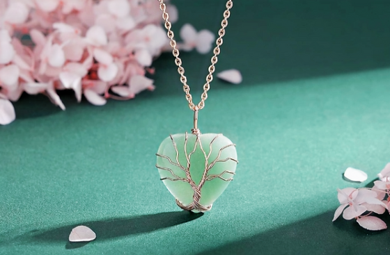 Elegant 23-Inch Steel Necklace – Sparkling Green Crystal Pendant