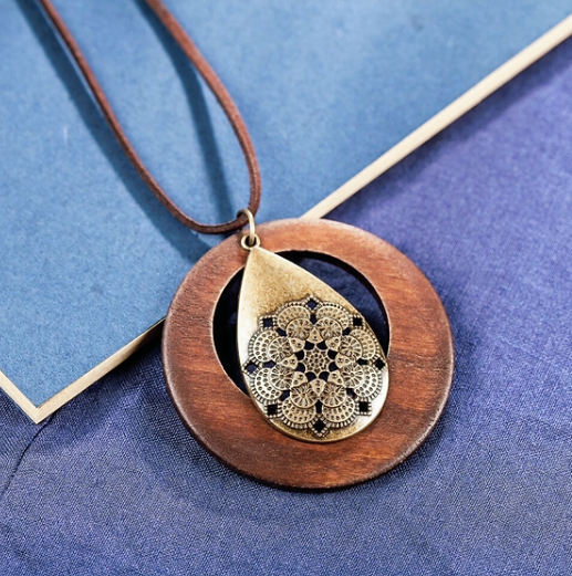Boho Style Filigree Pendant Necklace.