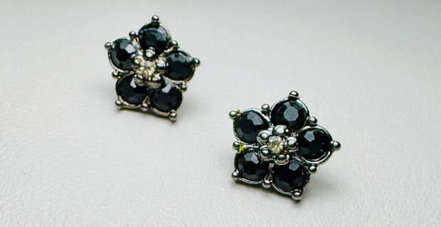 Black Crystal Flower Earrings (1.5cm) – Vintage Floral Cluster Studs
