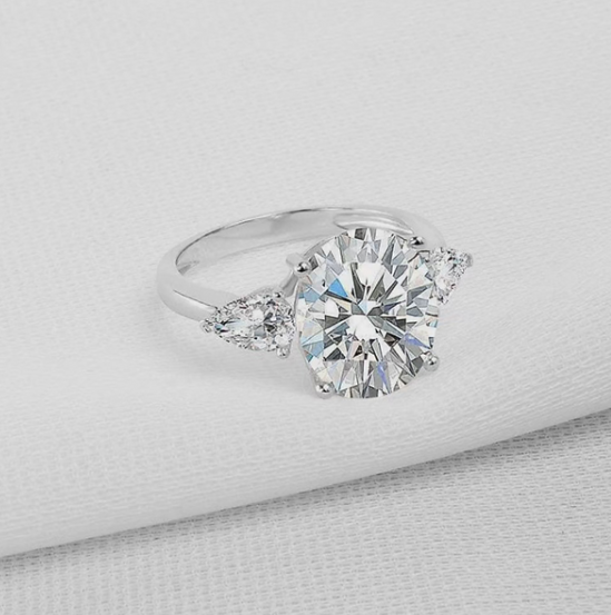 Elegant 925 Sterling Silver Solitaire Ring – Brilliant Cut Stone