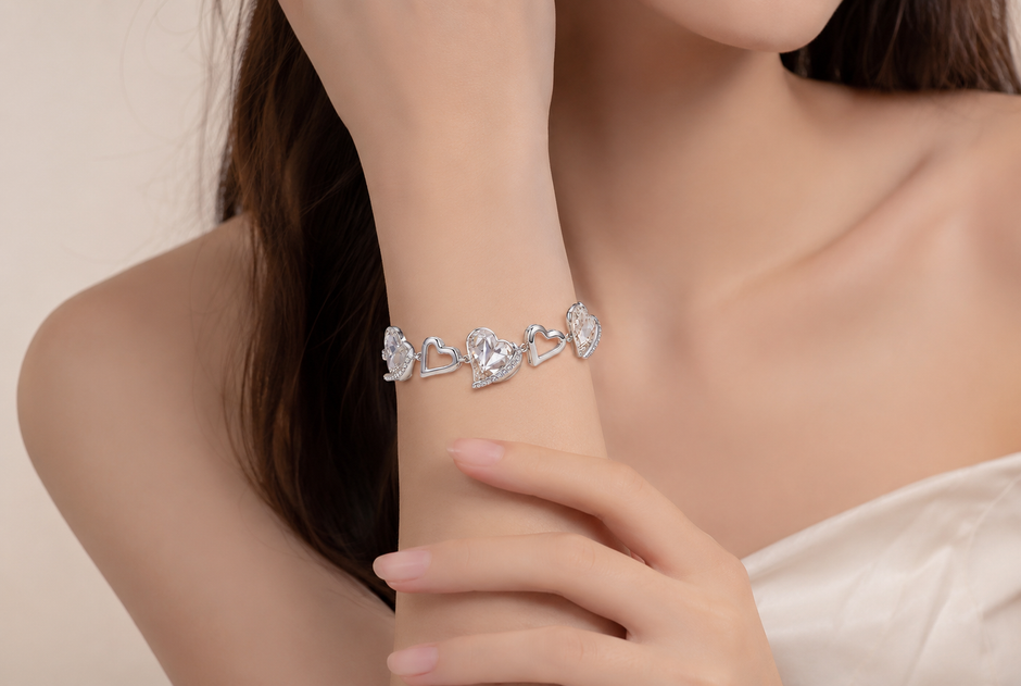 Romantic Crystal Heart Link Bracelet – Adjustable