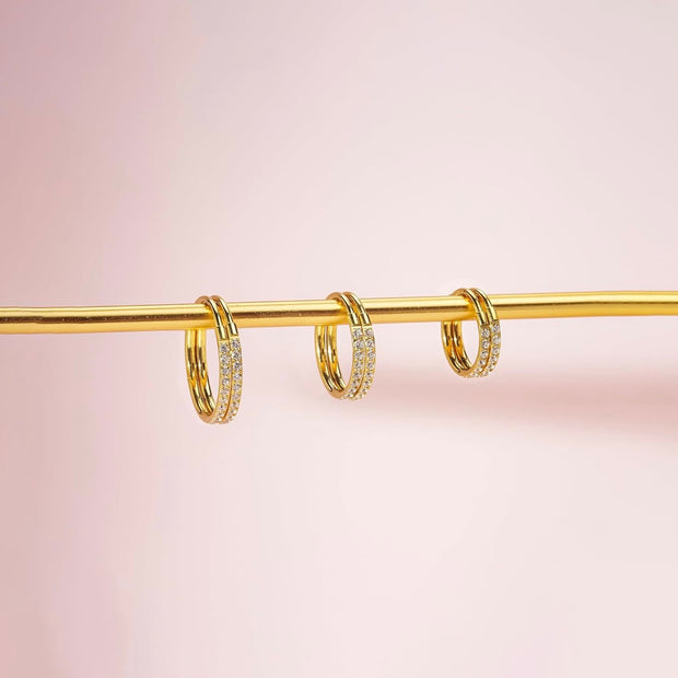 F136 Titanium Slim Pavé Huggie Hoop Earrings – Gold CZ Crystal Hoops 18G