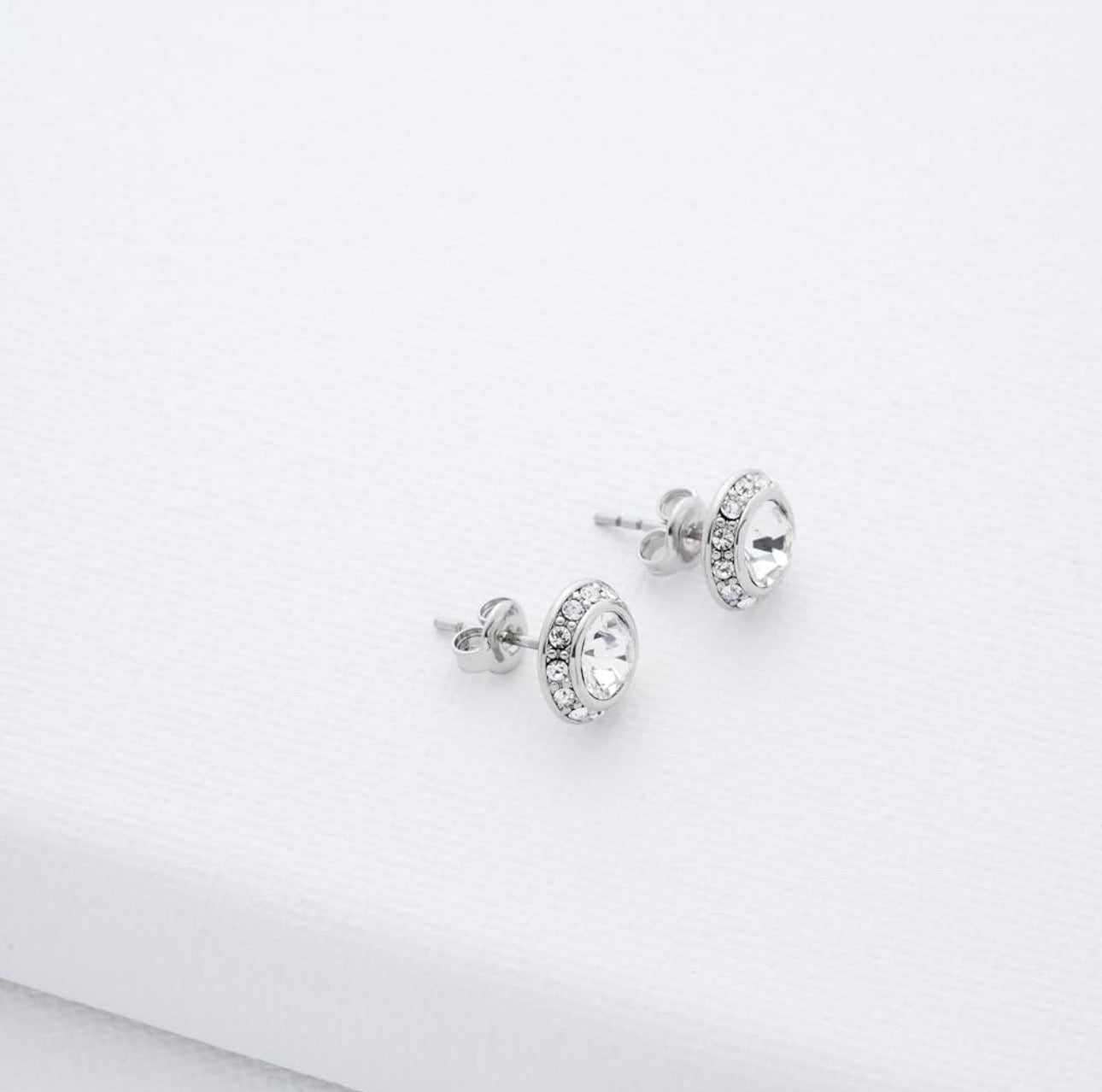 Elegant Crystal Halo Rhinestone Stud Earrings – 15mm