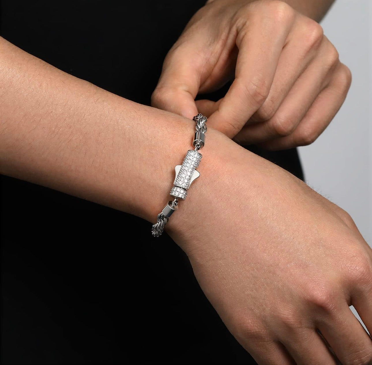 Elegant 16cm Silver-Tone Stainless Steel Rope Bracelet with Crystal Clasp
