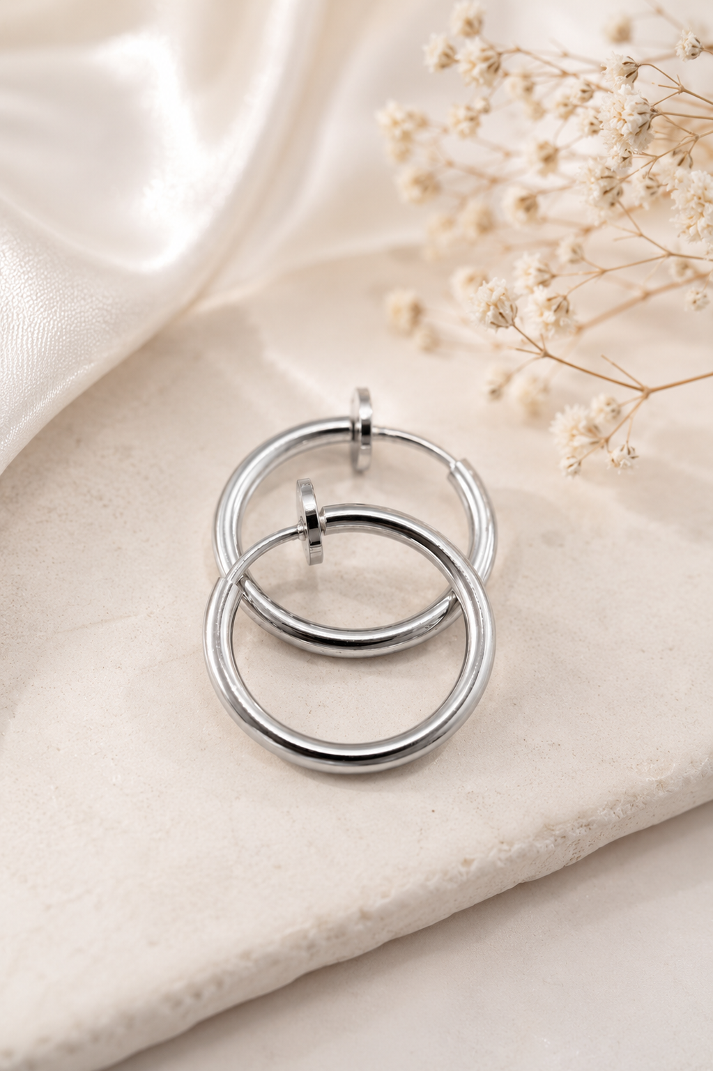 Classic 3 cm Clip Hoop Earrings – Secure & Comfortable Design