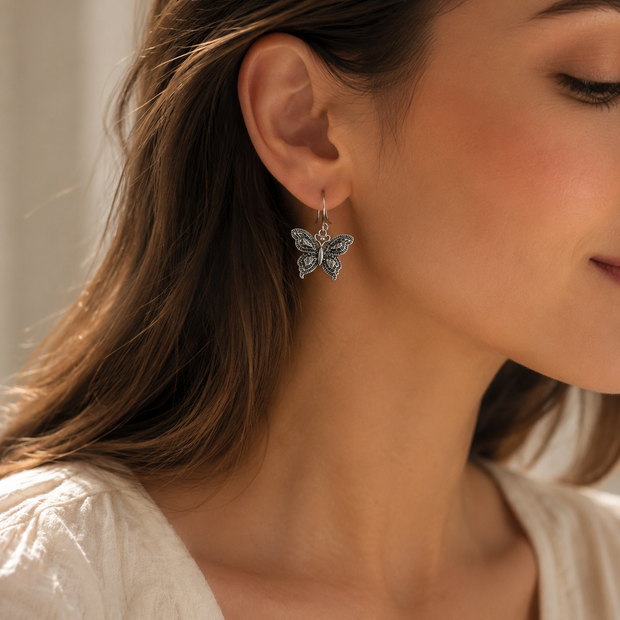 Elegant 2.5cm Silver-Tone Filigree Butterfly Drop Earrings