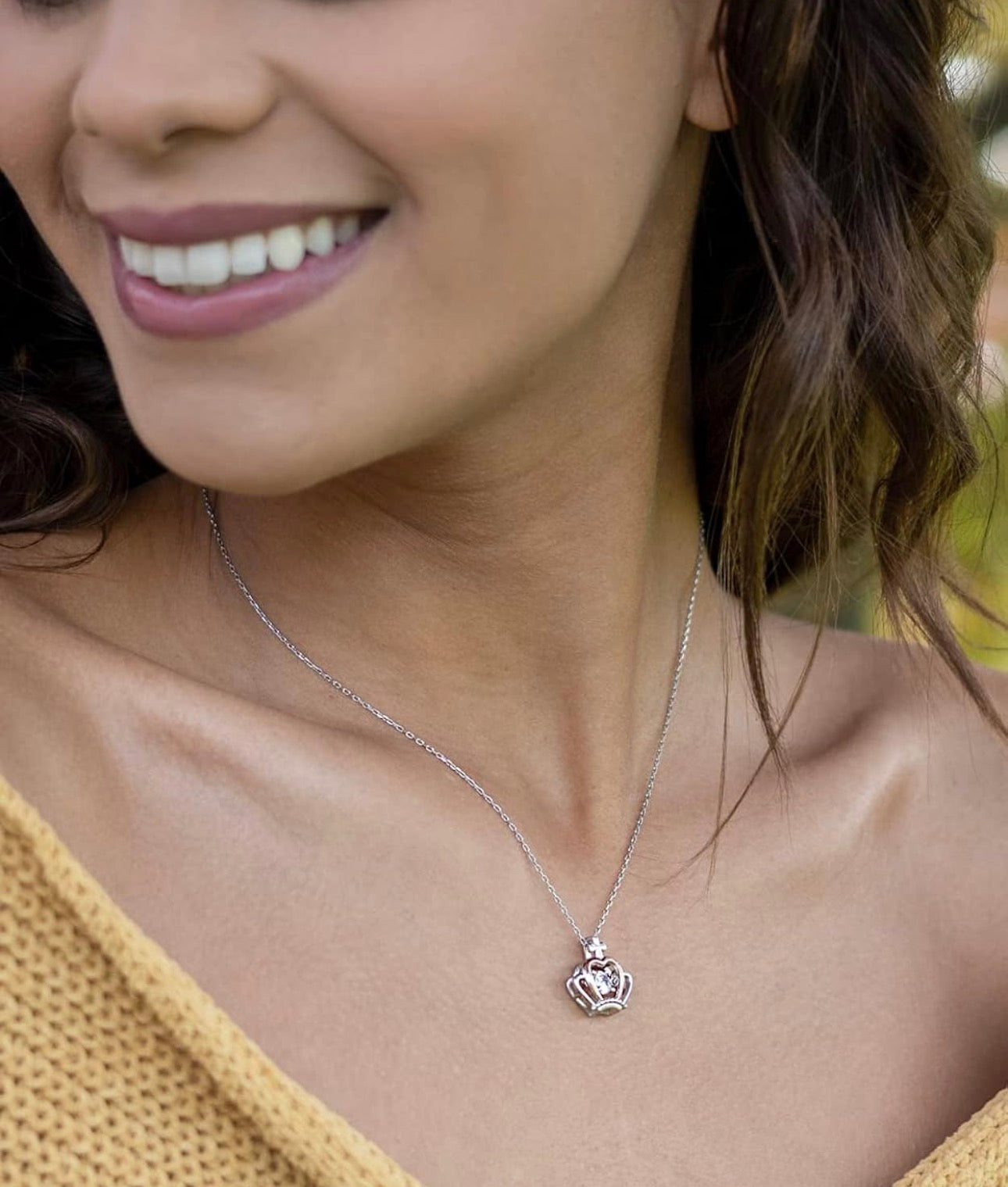Queen Pendant Necklace
