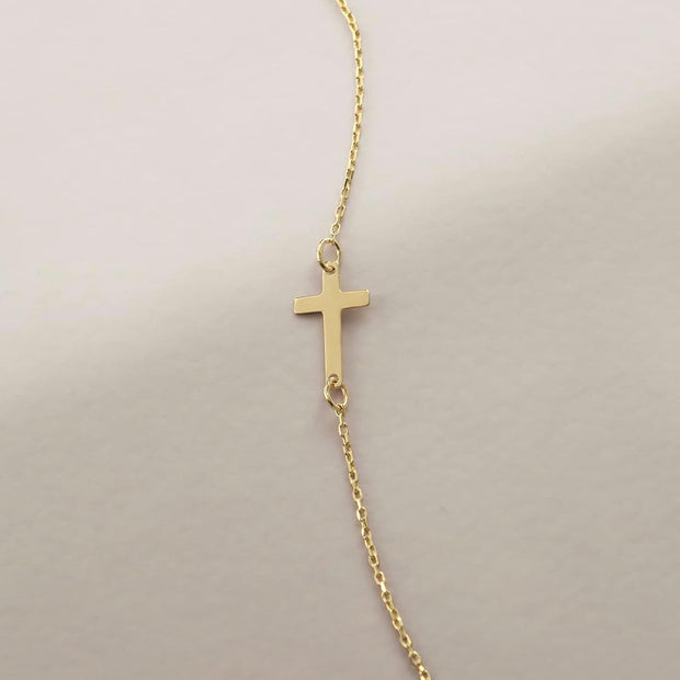Elegant Horizontal Cross Bracelet – Minimalist Gold-Plated Wrist Accessory