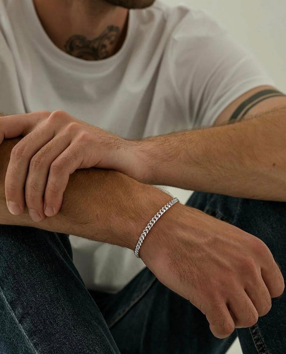 Classic Figaro Curb Bracelet – Minimalist Stainless Steel Everyday Jewelry