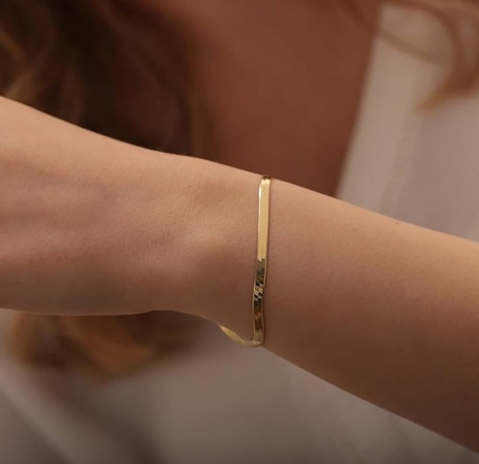 Sleek Snake Chain Bracelet – Minimalist Adjustable Gold Jewelry for Her