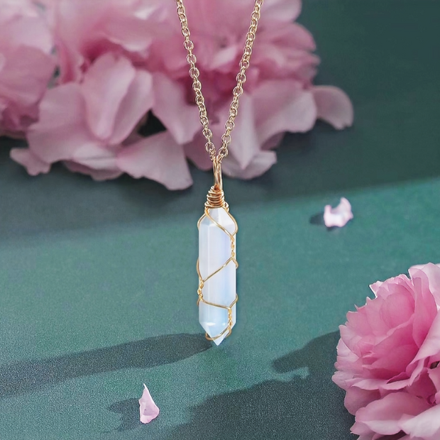 Elegant 18-Inch Clear Quartz Pendant – Stainless Steel Chain