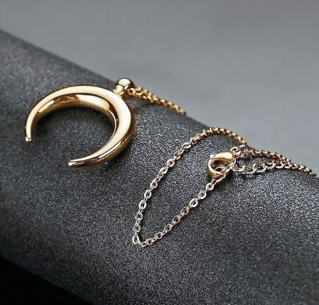 Cresent Moon Pendant Necklace