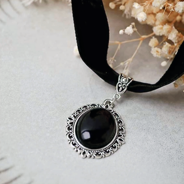 13" Black Velvet Victorian Choker – Elegant Vintage Pendant