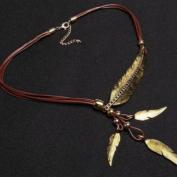 Bohemian Feather & Leaf Pendant Necklace – Handcrafted Boho Style