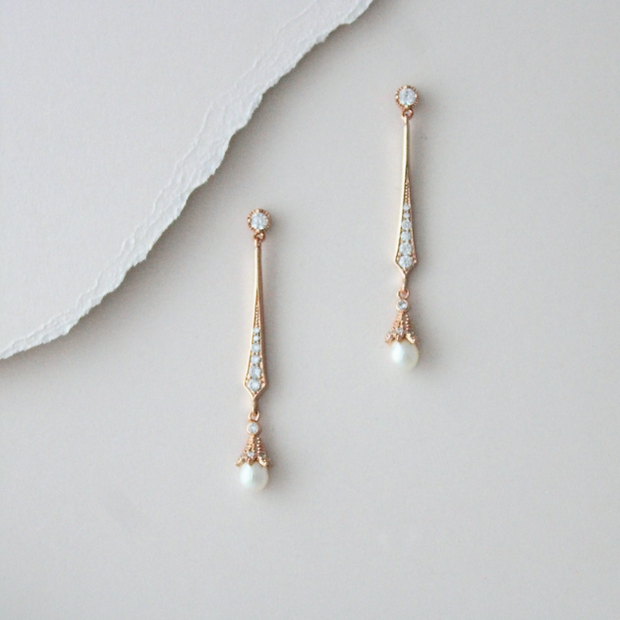 Refined Pearl & Crystal Dangle Earrings – Vintage-Inspired Accessory
