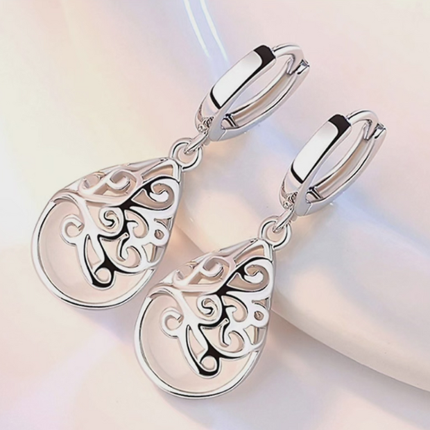 Vintage-Inspired Filigree Dangle Earrings – Elegant Silver-Tone Jewelry