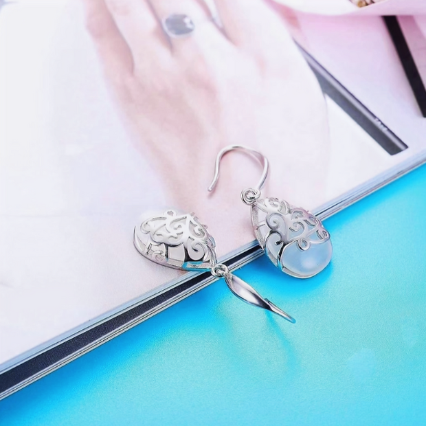 Vintage-Inspired Filigree Dangle Earrings – Elegant Silver-Tone Jewelry