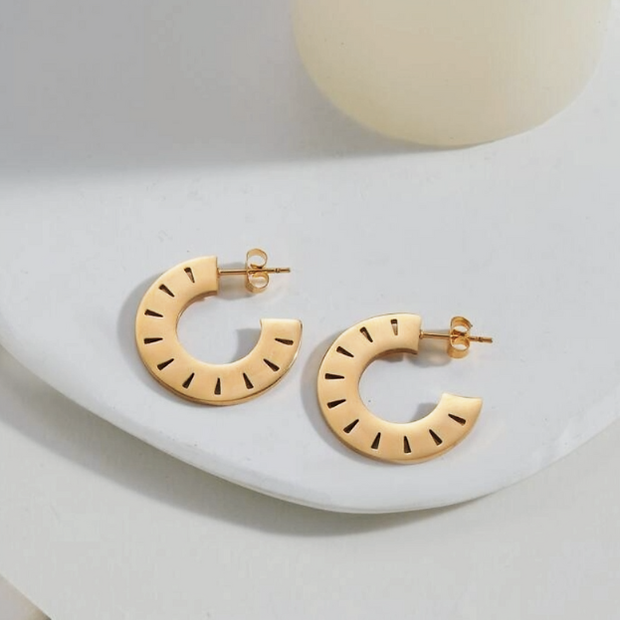 Minimalist Flat Hoop Earrings – 1 cm Gold-Tone Everyday Jewelry