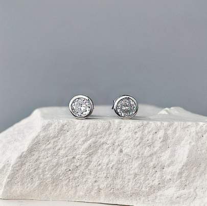 Minimalist Brilliant Stud Earrings – Durable Everyday Accessory