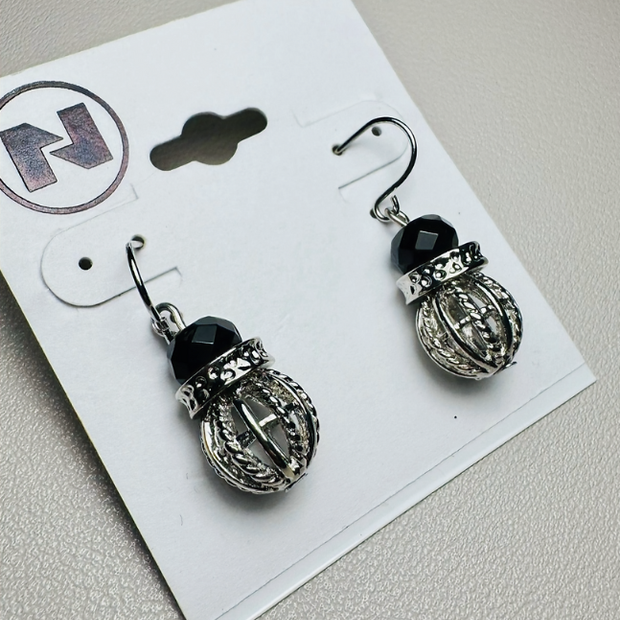 Unique Insect-Inspired Stud Earrings – Sophisticated Modern Jewelry