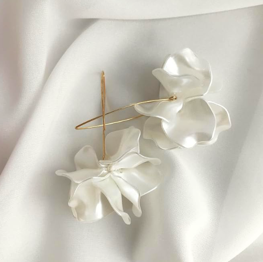 Boho Flower Hoop Earrings – Elegant 18K Gold-Plated Floral Jewelry